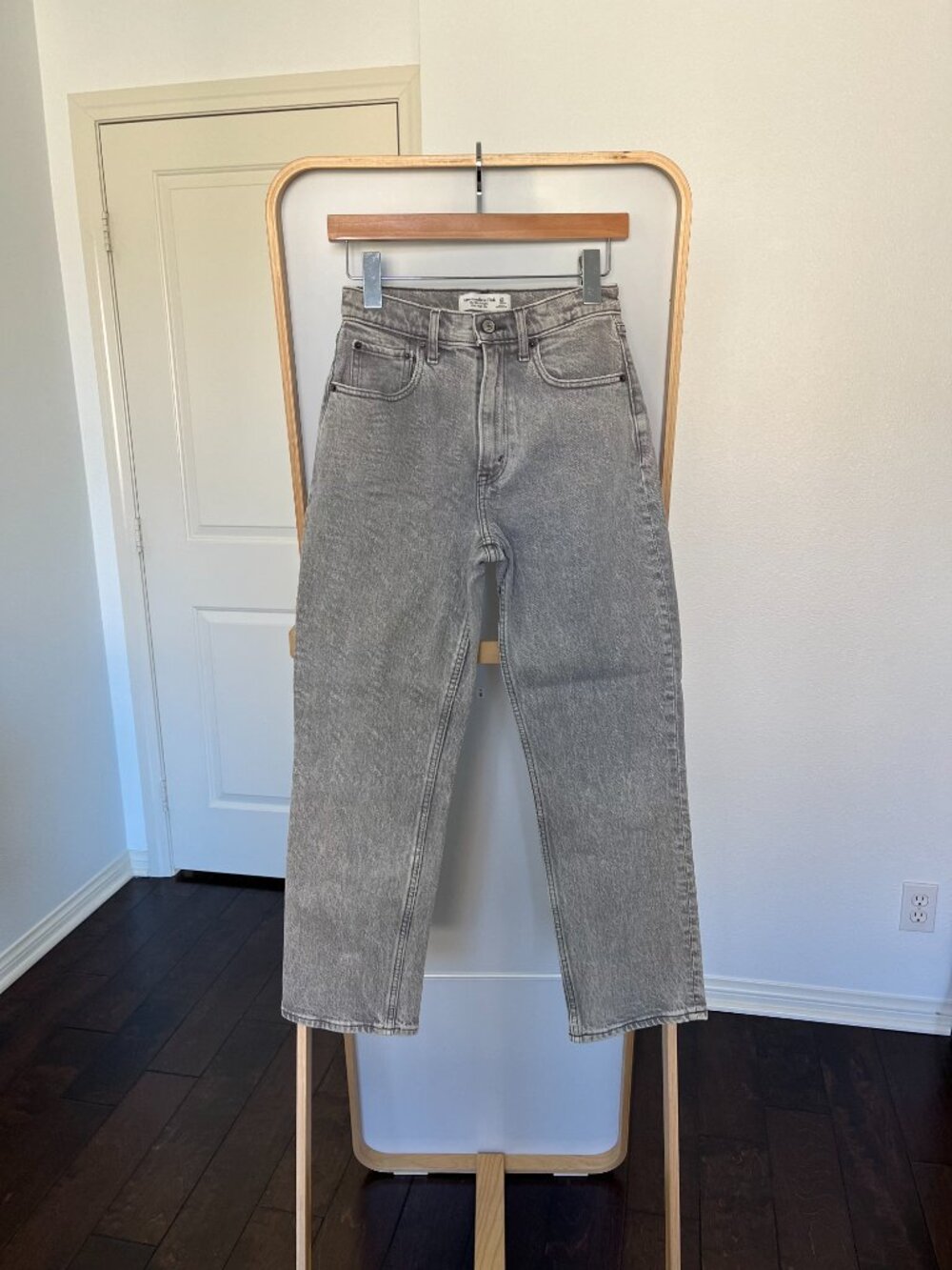 Abercrombie & Fitch Gray Ultra High Rise 90s Straight Jeans Size 24 Extra Short